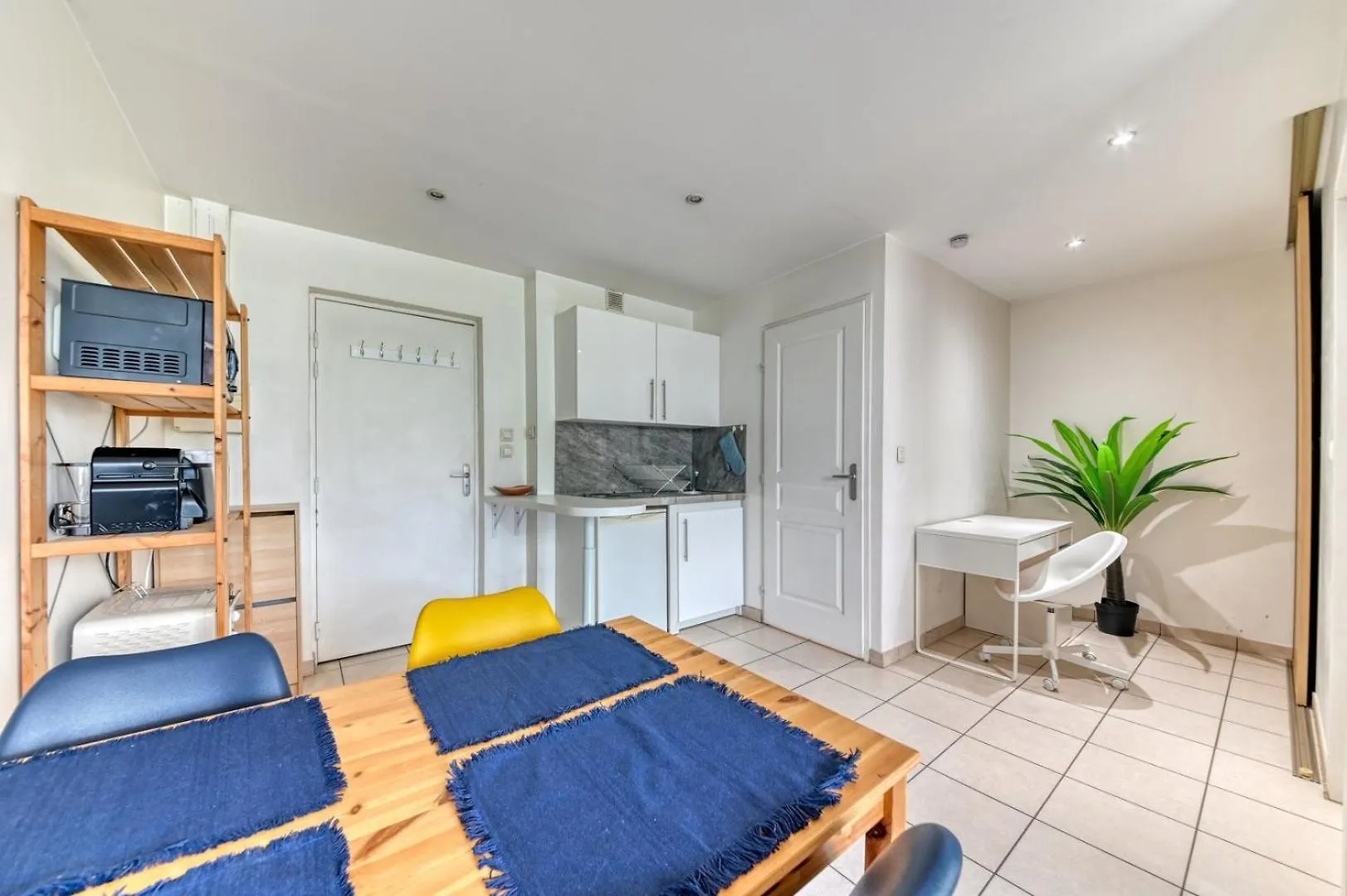 Apartment Guestready - Cozy Villeurbanne Getaway